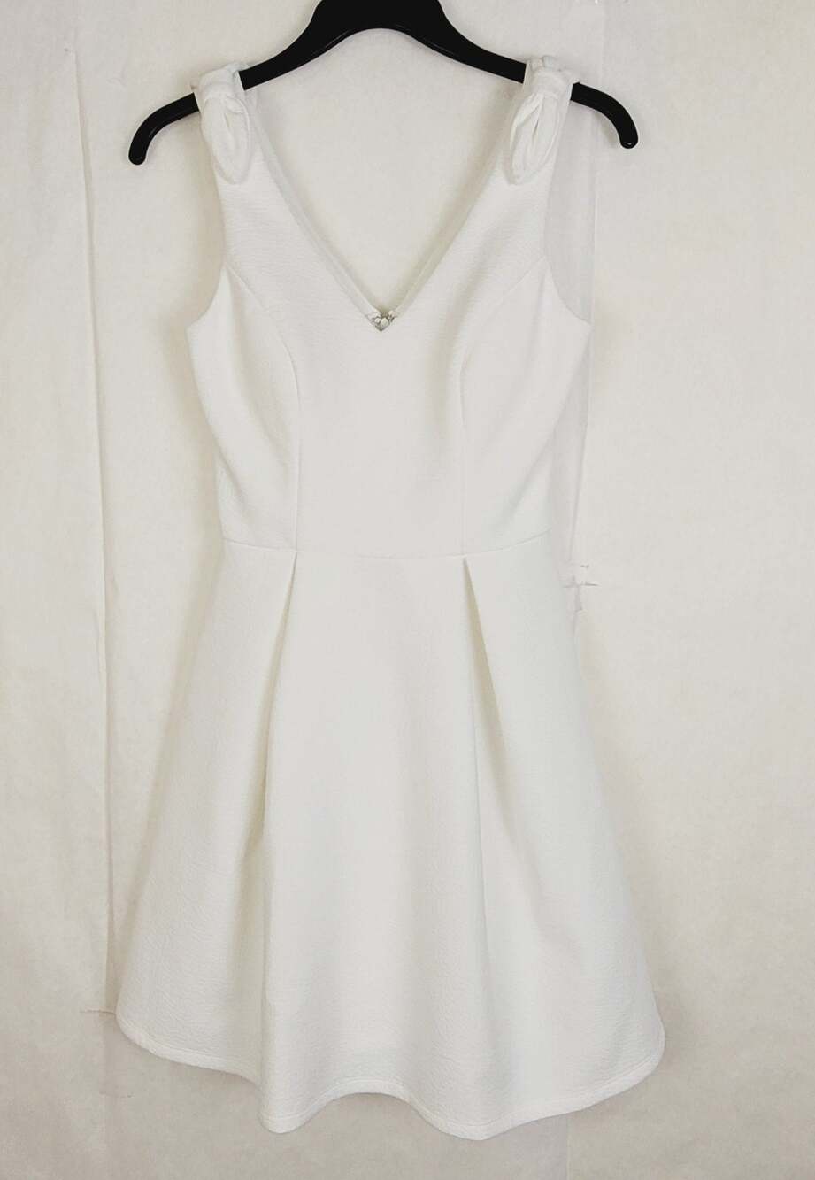 Jodi Kristopher white v-neck fit and flare skater dress Size 1 Bridal Minimal